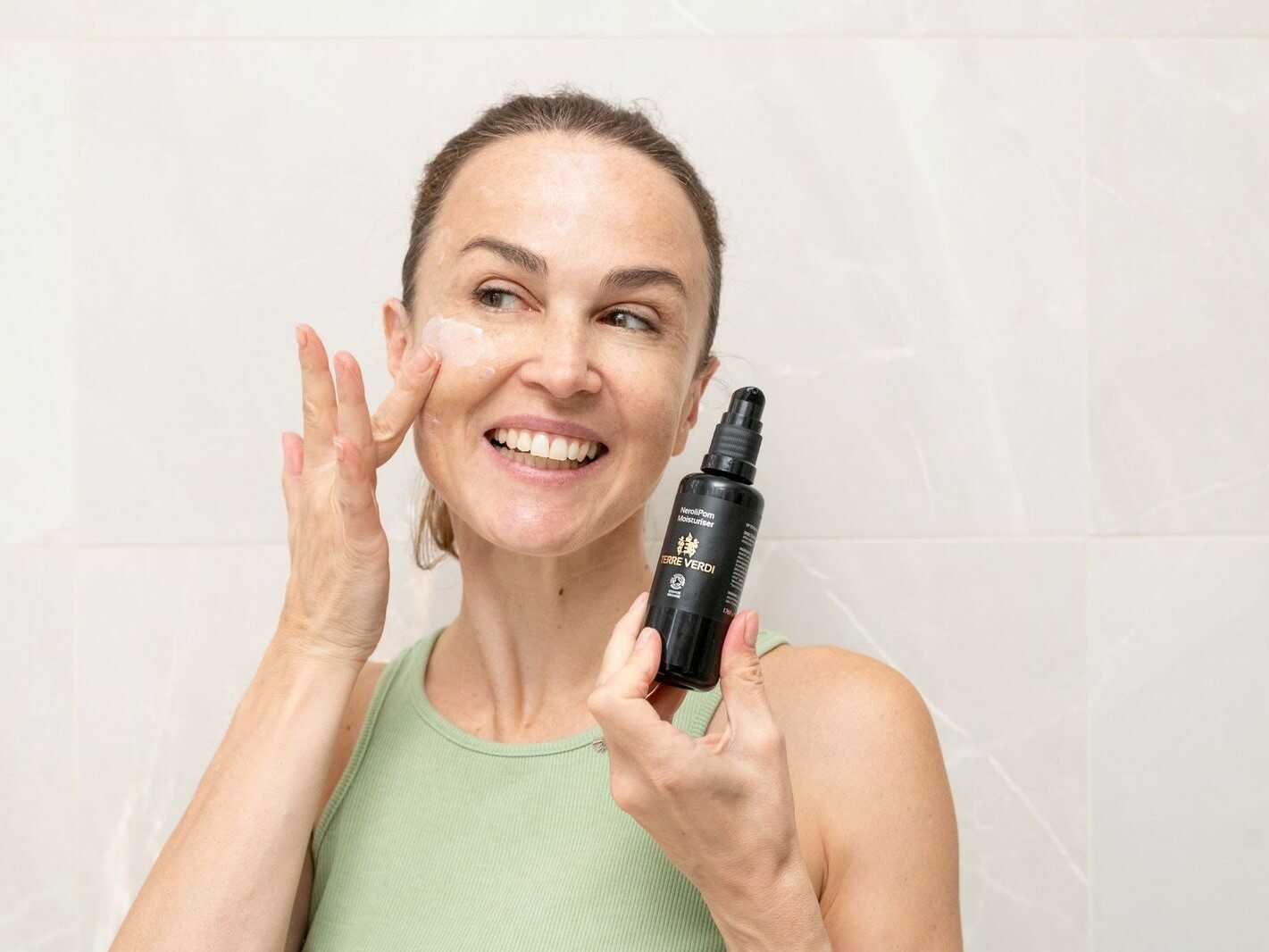 Terre Verdi - Přírodní růžová voda na pleť 100ml model